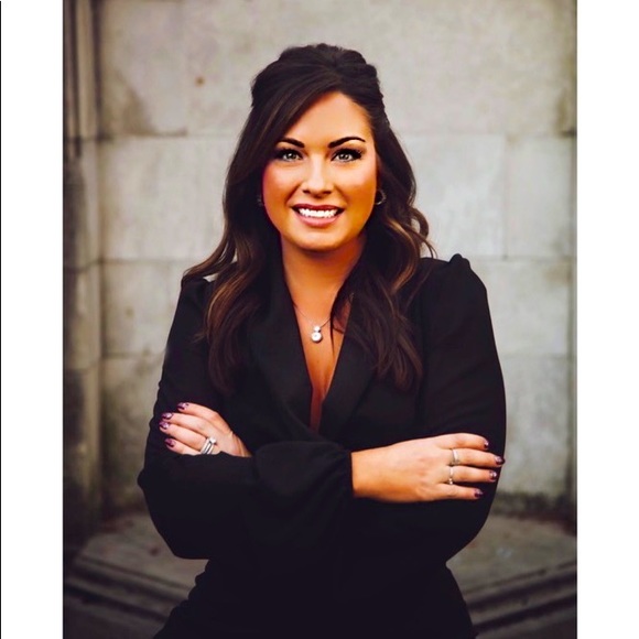 Meet your Posher, Alisha - Picture 1 of 6